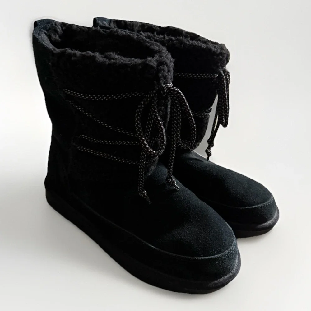 Koolaburra by UGG Michon Short Black Sherpa Boots Kids 4‎ Fits Women's 6